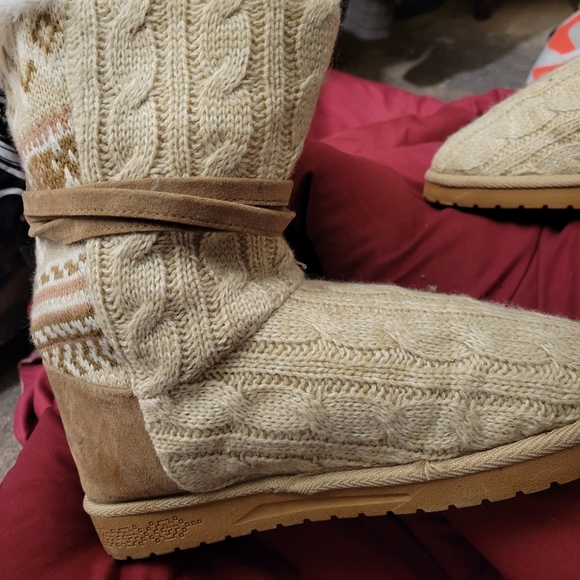 Muk luks boots size 7 - Picture 5 of 10
